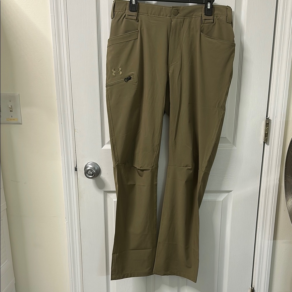 EUC! Under Armour Performance Men's Dark Khaki Pants size 34x32. No flaws!